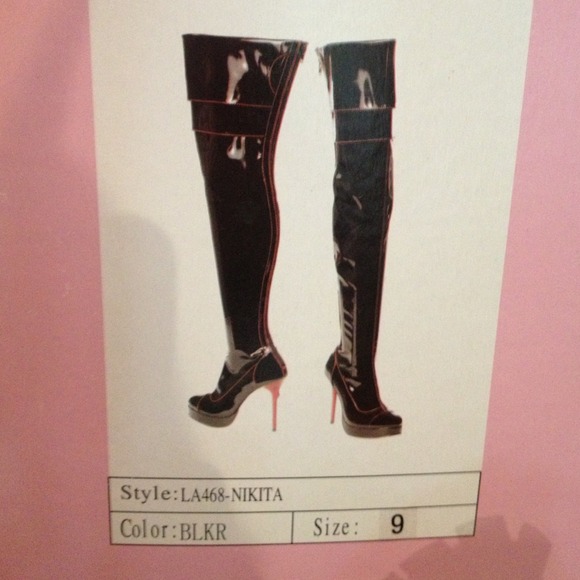 Leg avenue shoes