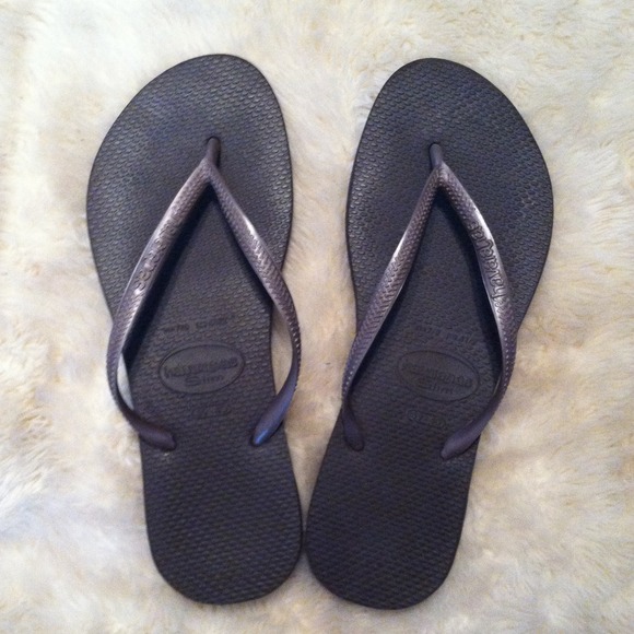 **REDUCED!!* HAVIANAS! In brown!