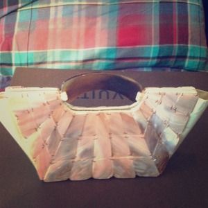 Mother-of-pearl clutch