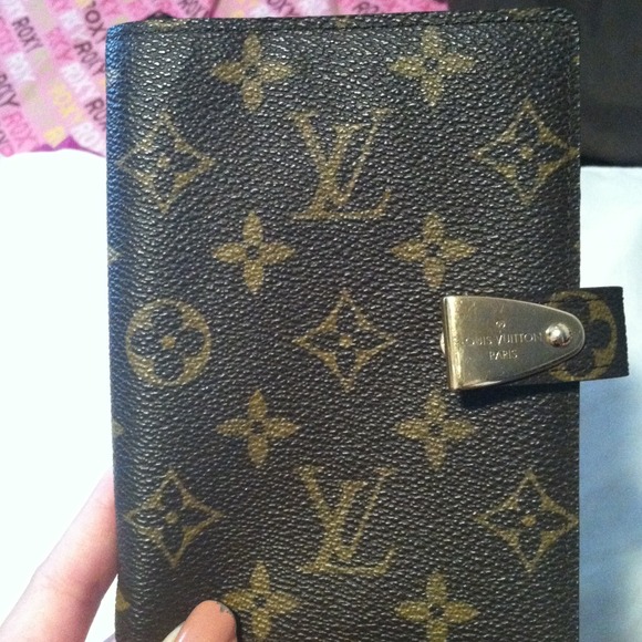 ...LOUIS VUITTON PLANNER...