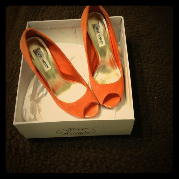 STEVE MADDEN - Picture 1 of 3