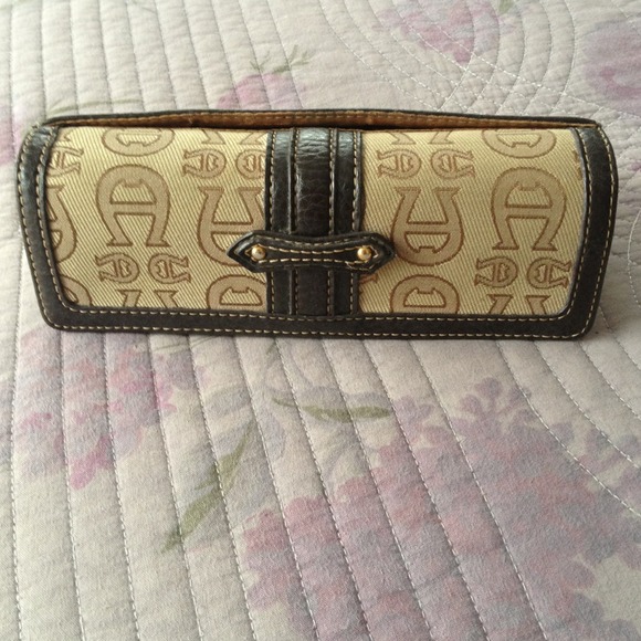 Checkbook wallet