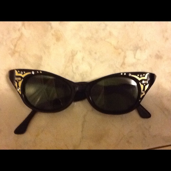 2XHOST PICK-Two pair of vintages sun glasses - Picture 2 of 4