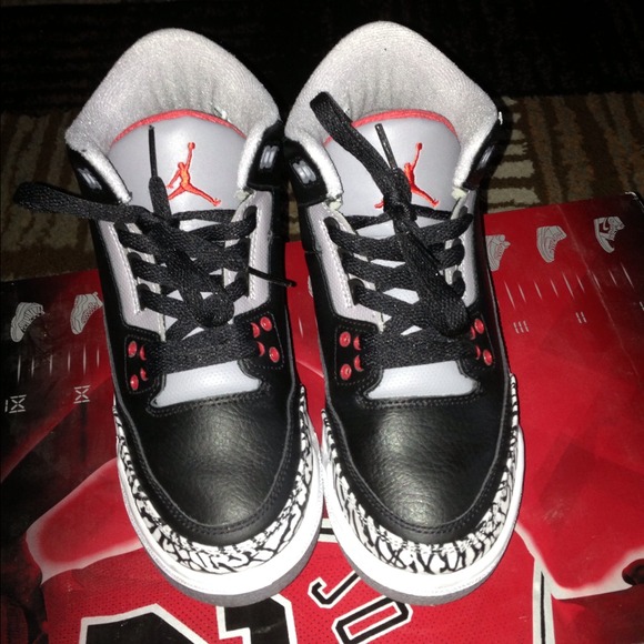 Authentic jordan 3s.