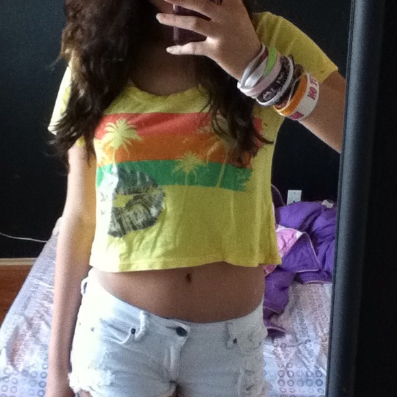 Summertime Crop Top - Picture 1 of 3