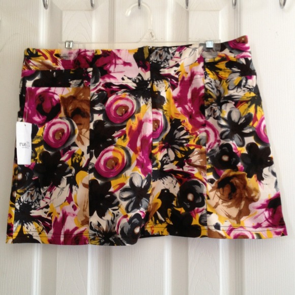 Rue21 floral printed mini skirt - Picture 2 of 4