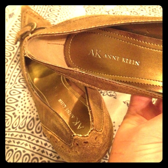 @chilcoat TRADE💚Anne Klien Heels & Express Top!💚