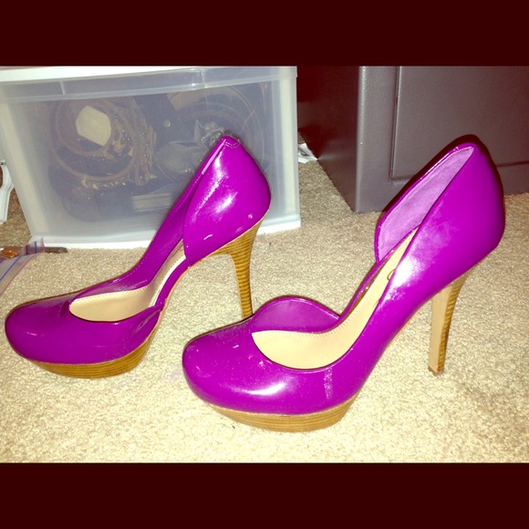 *Reduced* Jessica Simpson purple pumps on sale