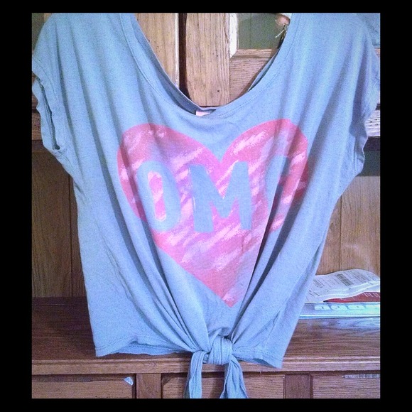 Bundle of 3 shirts