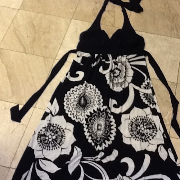Dresses & Skirts - MAXI DRESS