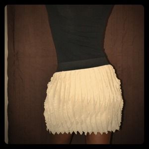 Cream Pleated skirt