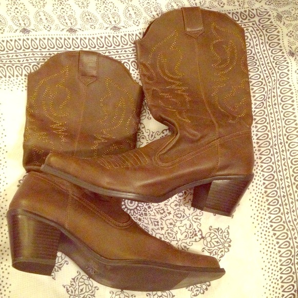 🚫SOLD🚫🎀NWOT! CowGirl Boots!🎀