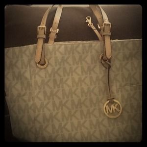 Michael kors jet set purse