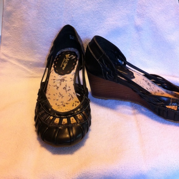 Self Esteem wedge heal pumps