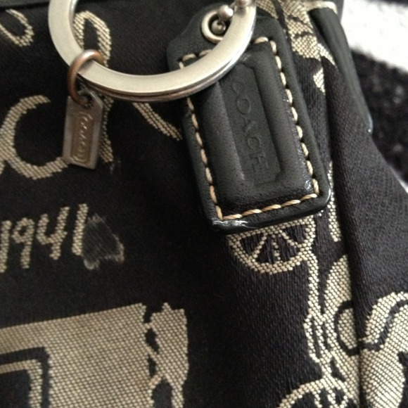 Small Coach hand bag - Picture 1 of 2