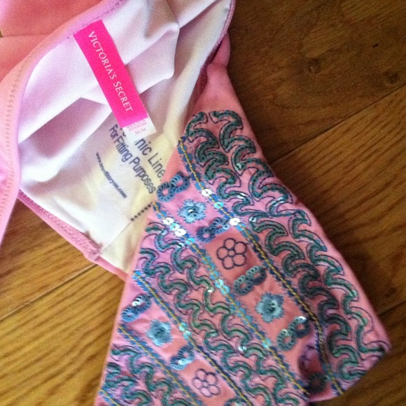 New Victoria's Secret swimsuit bottoms SOLD🚫🚫🚫 - Picture 2 of 2