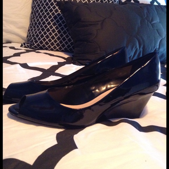 Black patent peep toe wedges!!