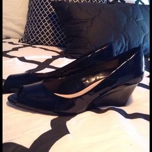 Black patent peep toe wedges!!