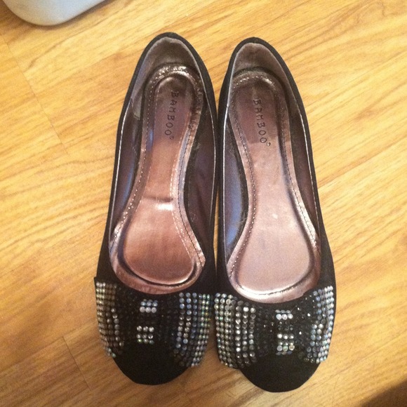 Size 9 bamboo brand flat shoes