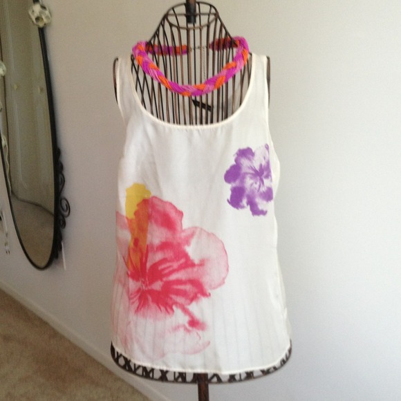 ❗️❗️SOLD❗️❗️NWT 100% silk blouse