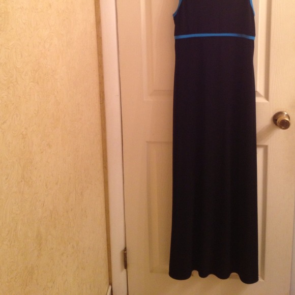 Maxi - Picture 2 of 4