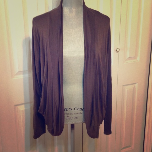 ❌SOLD IN BUNDLE❌ Taupe sweater.