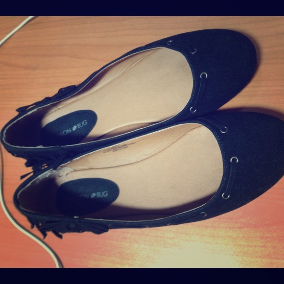 Cute comfy slip on black flats