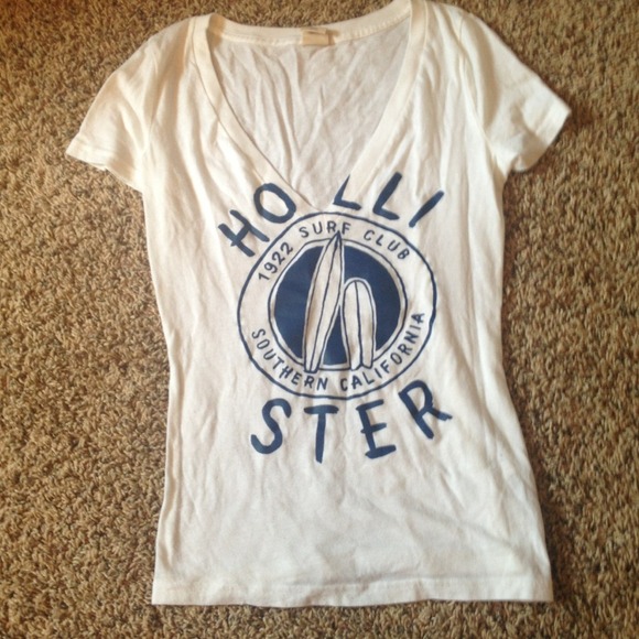 ❌SOLD❌Hollister V neck