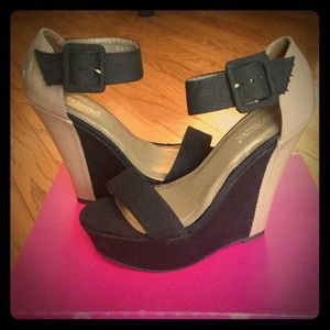 Two tone wedges