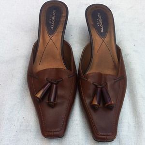 Liz Claiborne FLEX brown small mule style heel!