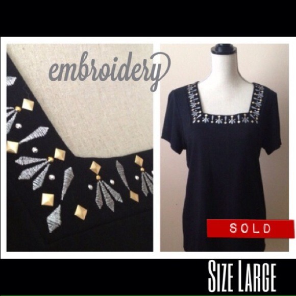 🚫SOLD IN BUNDLE🚫Embellished Squareneck Top🍸