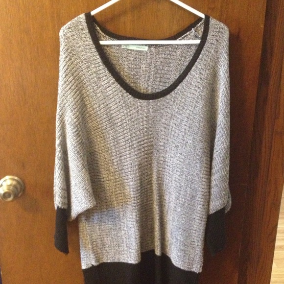 Long sweater knitted band and scarf