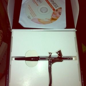 Luminess airbrush makeup kit.