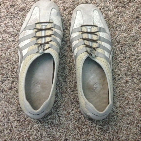 Bundle! Sketchers tan & black slip on shoes