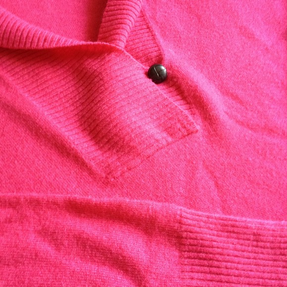 SOLD Raspberry wool/cashmere sweater - Picture 2 of 3