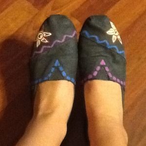 Hand painted toms size 10