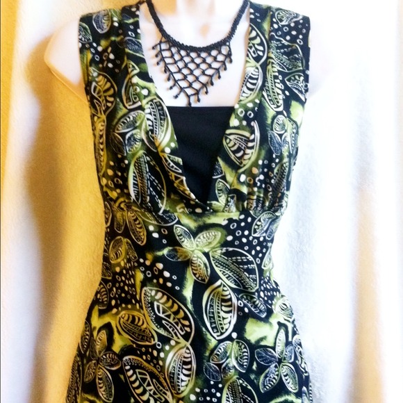 SOLD 🌟Beautiful Green and Black Tank Top!