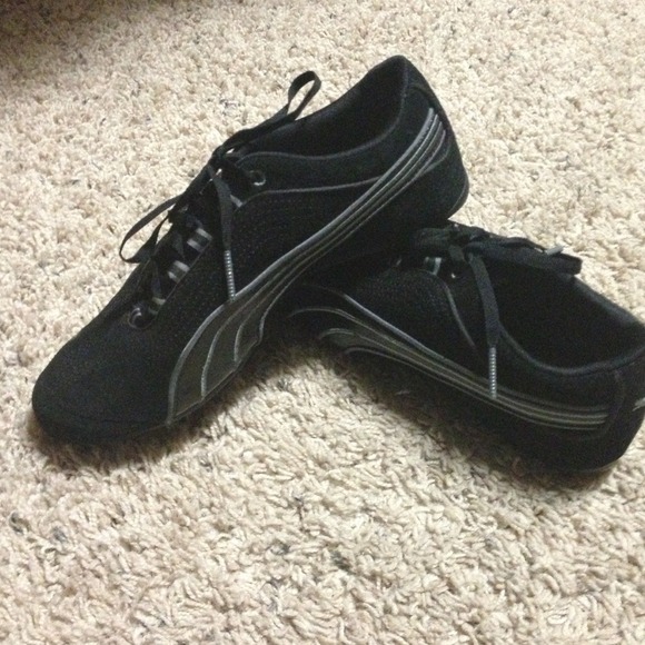 Black Pumas - worn once - no signs of wear -