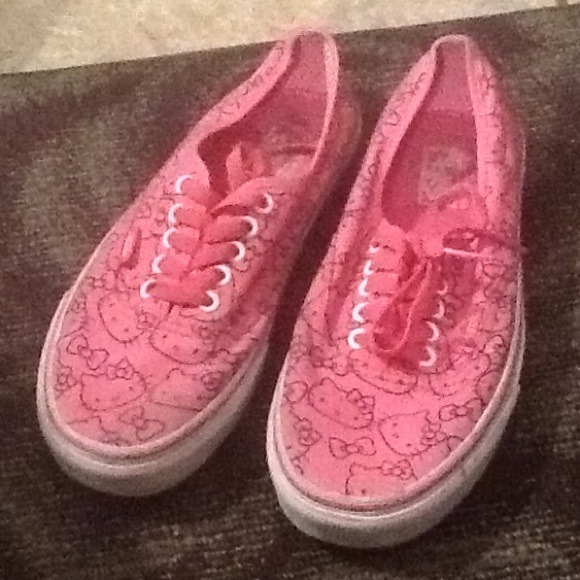 Vans Shoes - 🔴SALE🔴Rare hello kitty VANS