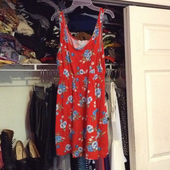 Red floral dress 🔴sold🔴