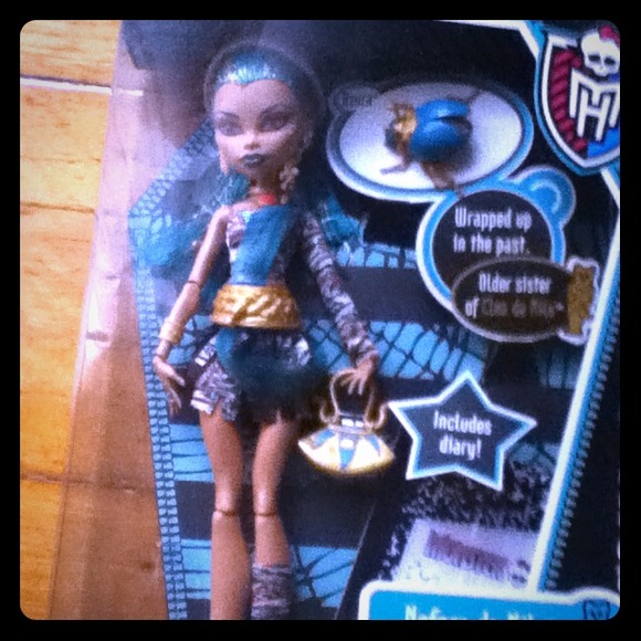 ⛔RESERVED(leea)Monster high doll