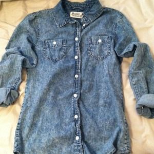 ✖ TRADED ✖Denim acid wash button up