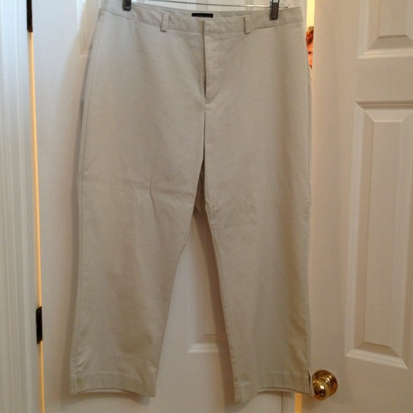 SOLD Size 16 Dockers Capri pants
