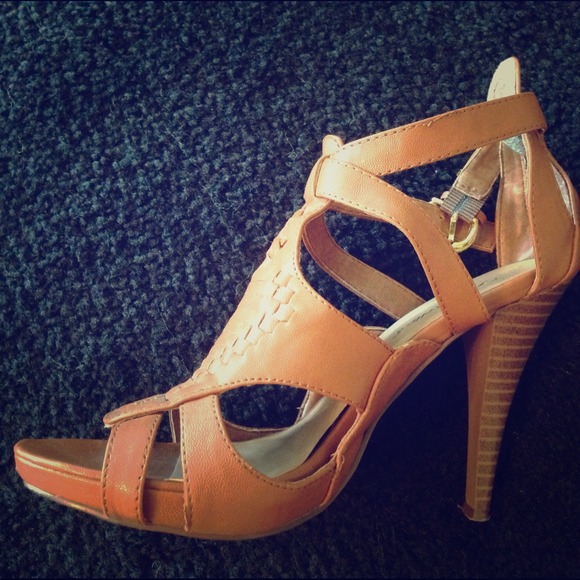 Breckelle's Woven Cut Out Sandals