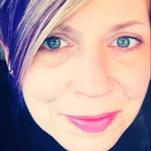 Hi fellow Poshers.Welcome.All offers considered.π - Picture 2 of 4