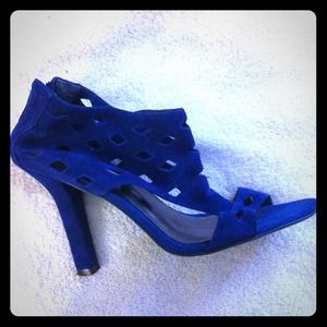 Steve madden cobalt blue cut out sandals!