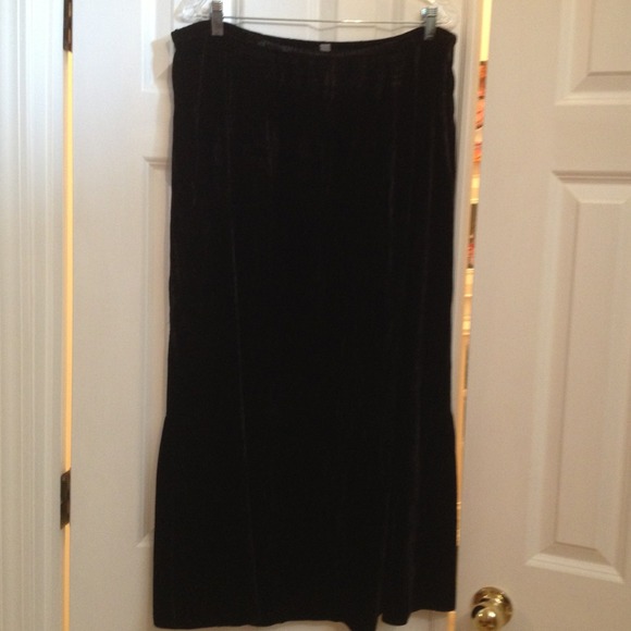 SOLD REDUCED Large black skirt