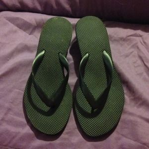 Black flip flops with small heel
