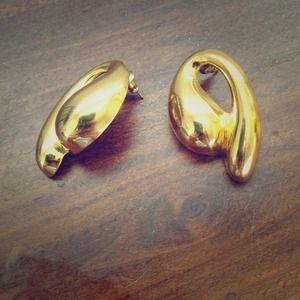 Pretty Gold Earrings