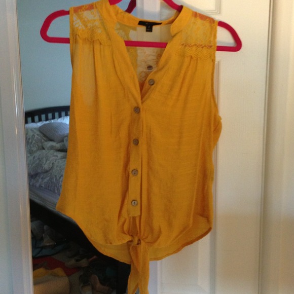 Sleeveless mustard top - Picture 2 of 4